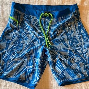 Vineyard Vines Blue Patterned Swim Board Shorts. Men’s size 35. New -no tags.